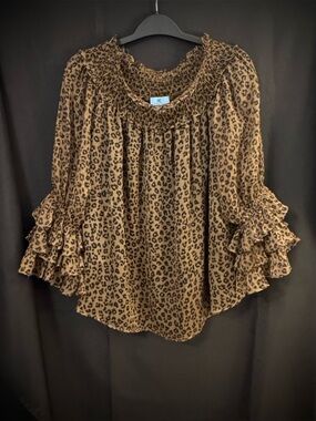 EUC-CeCe Leopard Print Ruffle Sleeve Women’s Top - Camel/Black. Size Small.